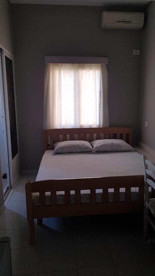 Aralis Rooms Саранде Екстериор снимка