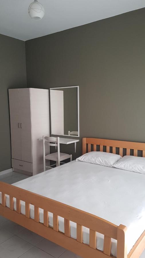 Aralis Rooms Саранде Екстериор снимка