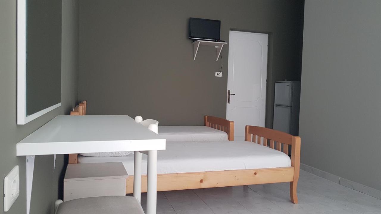 Aralis Rooms Саранде Екстериор снимка