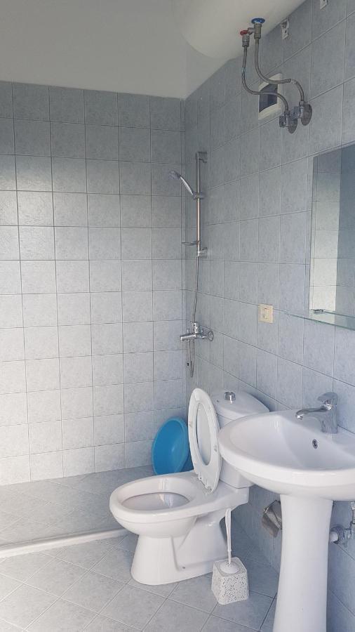 Aralis Rooms Саранде Екстериор снимка