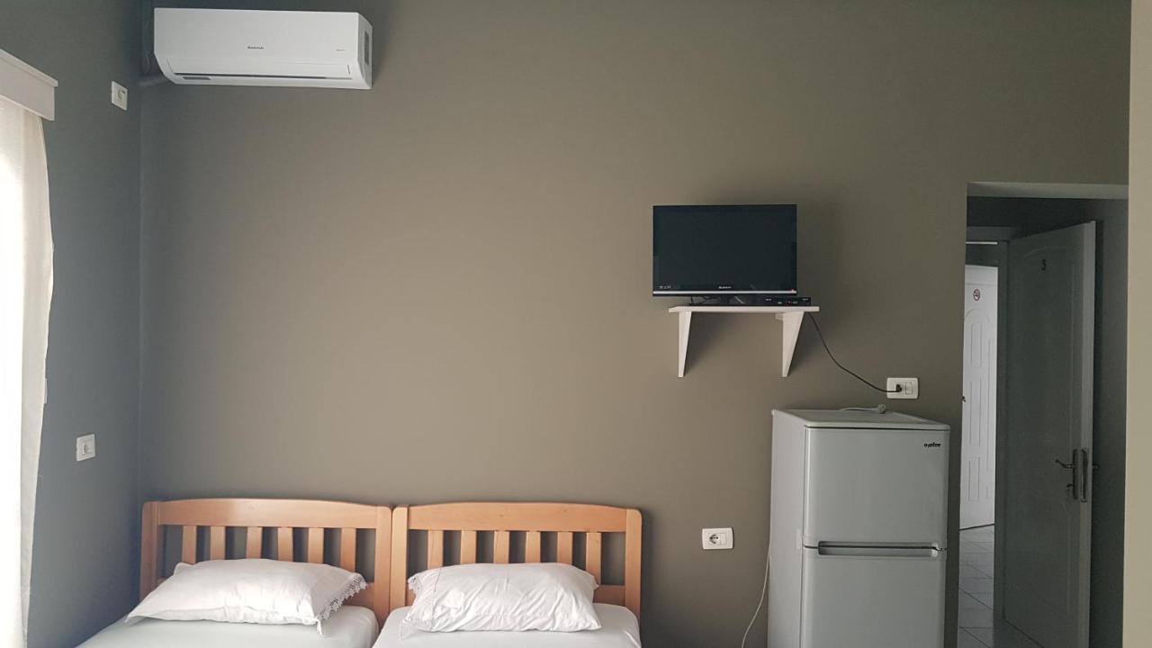 Aralis Rooms Саранде Екстериор снимка