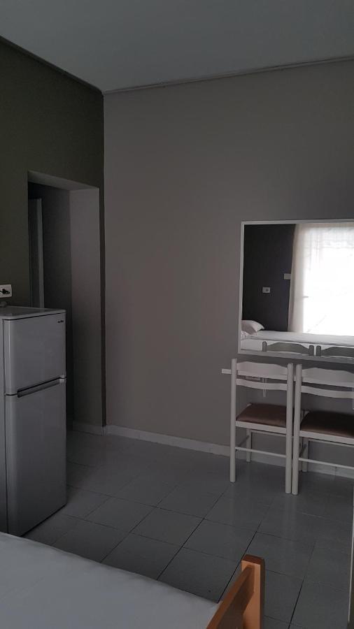 Aralis Rooms Саранде Екстериор снимка