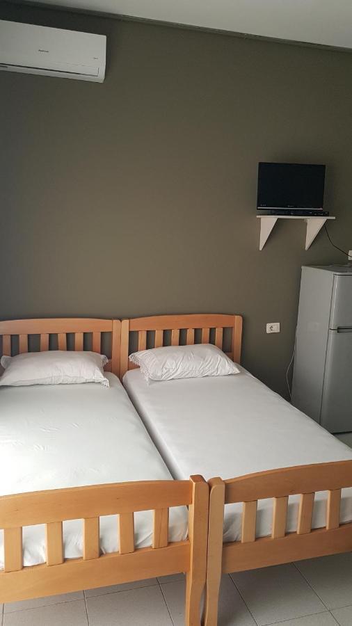 Aralis Rooms Саранде Екстериор снимка