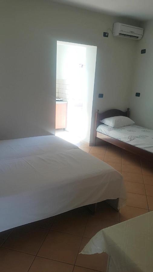 Aralis Rooms Саранде Екстериор снимка