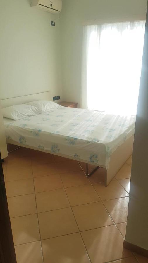 Aralis Rooms Саранде Екстериор снимка